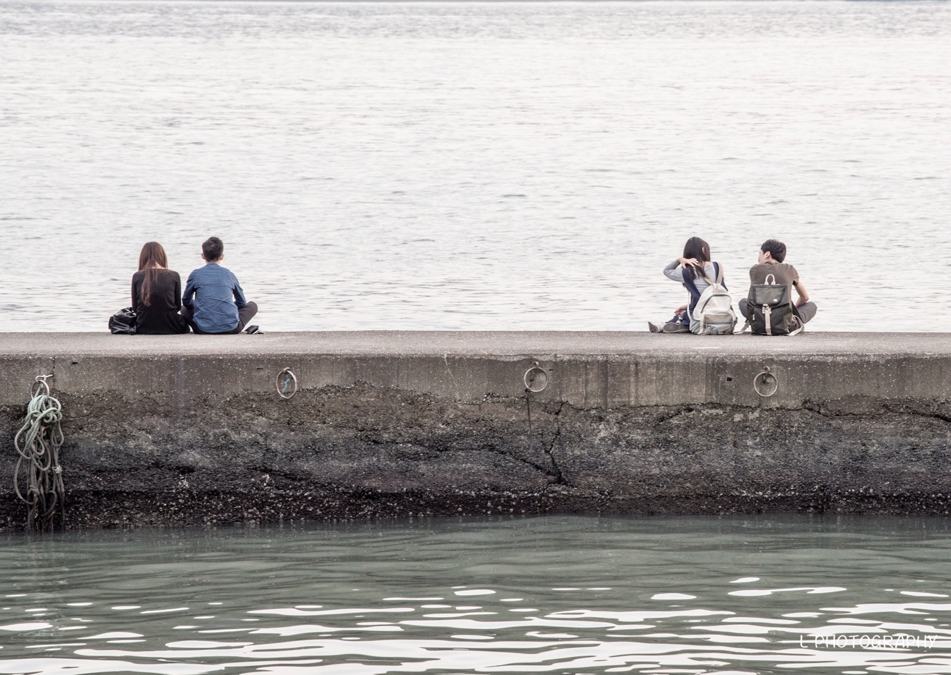 Relative Distance — The Silent Space of Couples on the Tamsui First Fishing Port Pier 4 相對的距離——淡水第一漁港的無聲對話